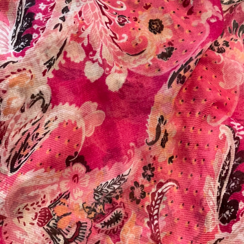 NWOT Chico’s 36” square scarf